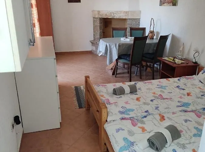 Viva With Shared Pool 아파트 Kaštelir