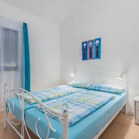 Lägenhet Viva With Shared Pool Kaštelir