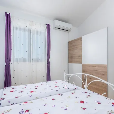 Apartment Viva With Shared Pool