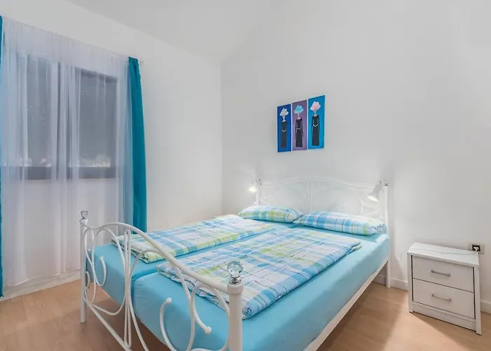 Appartement Viva With Shared Pool Kaštelir